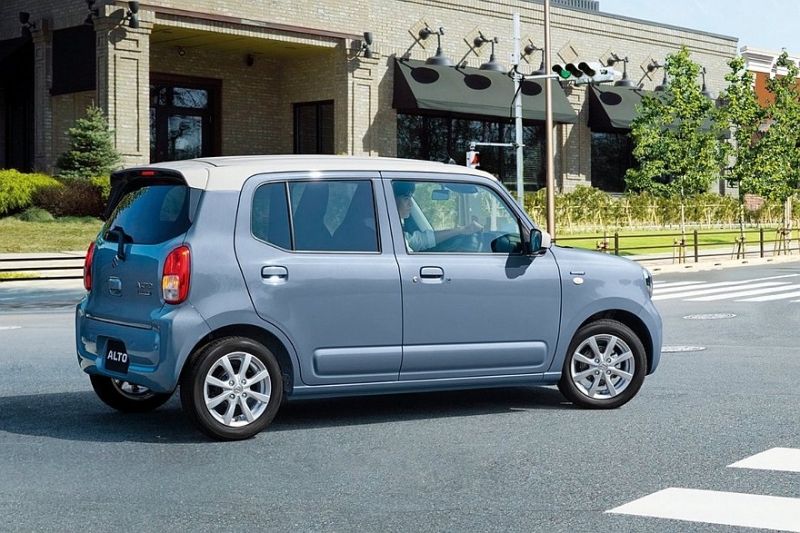 Компакт Suzuki Alto стал безопаснее и экономичнее после рестайлинга