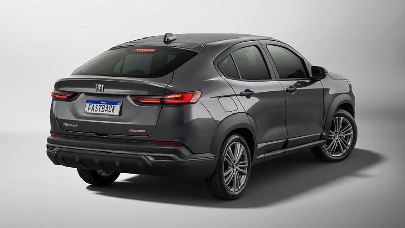 Кросс-купе Fiat Fastback обновилось в стиле Pulse, цены известны