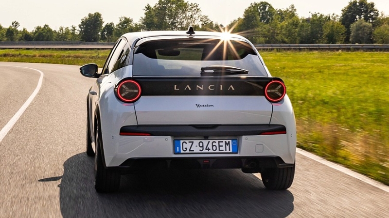 Lancia полностью рассекретила электрический хот-хэтч Ypsilon HF и бензиновый HF Line