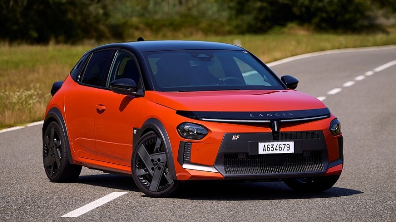 Lancia полностью рассекретила электрический хот-хэтч Ypsilon HF и бензиновый HF Line