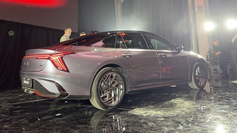 Лифтбек Hongqi H6 добрался до российского рынка в двух версиях, цены известны