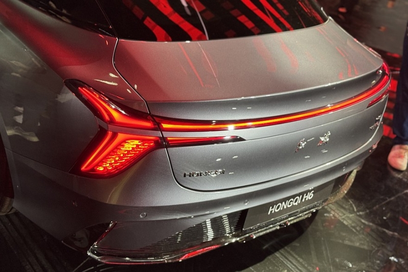 Лифтбек Hongqi H6 добрался до российского рынка в двух версиях, цены известны