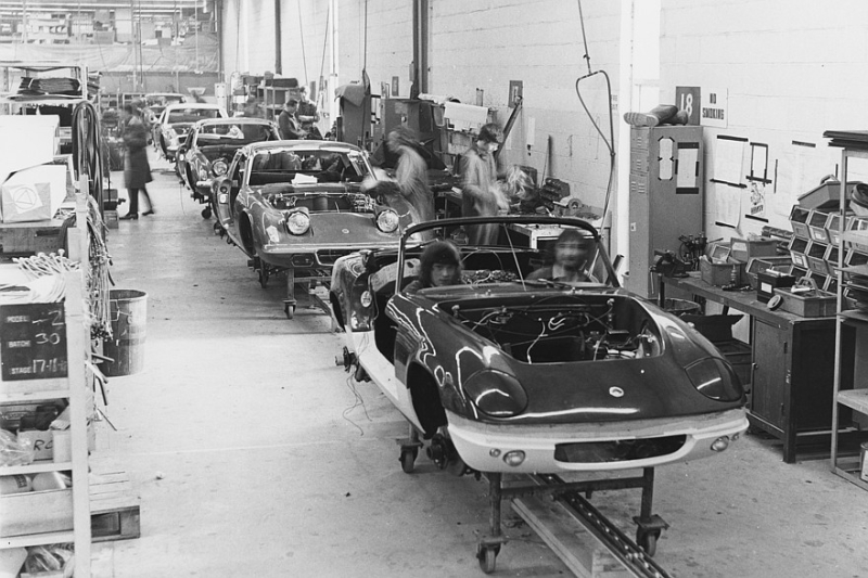 Lotus на перепутье: слухи о переезде в США и подробности о первой гибридной модели