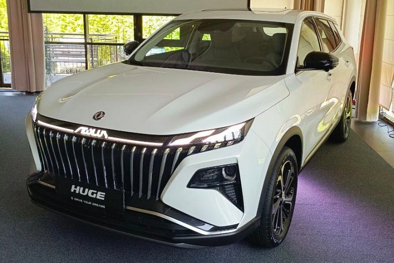 Новые кроссоверы Dongfeng Huge и Mage в России: комплектации и цены