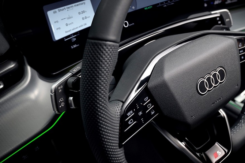 Новый Audi Q3: странности в эргономике, отделка из вторсырья и прежняя платформа