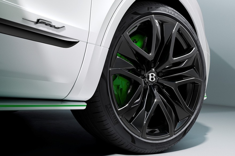 Обновлённый Bentley Bentayga Speed: минус 4 цилиндра, плюс 15 л.с. и дрифт-режим