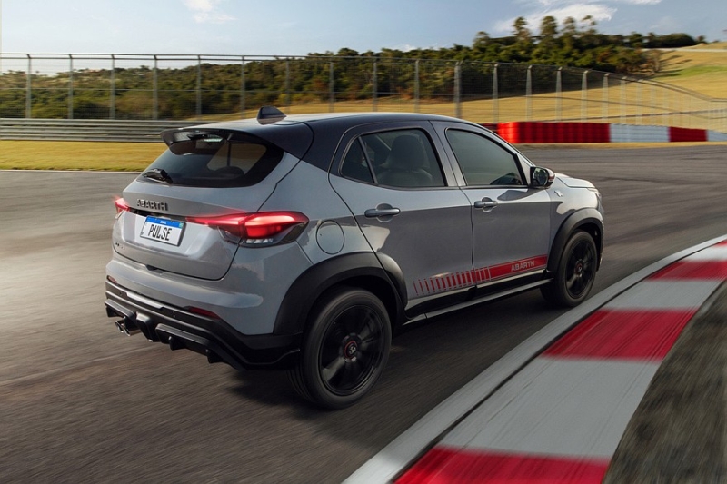 Обновлённый кроссовер Fiat Pulse: теперь и «горячая» версия от Abarth