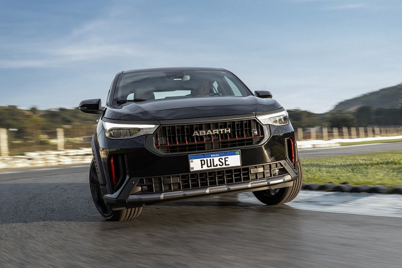 Обновлённый кроссовер Fiat Pulse: теперь и «горячая» версия от Abarth