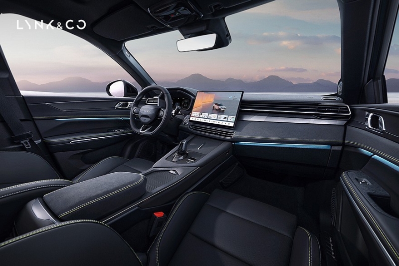 Обновлённый кроссовер Lynk & Co 01: теперь с салоном, как у евроверсии