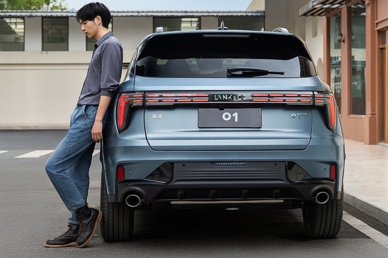Обновлённый кроссовер Lynk & Co 01: теперь с салоном, как у евроверсии
