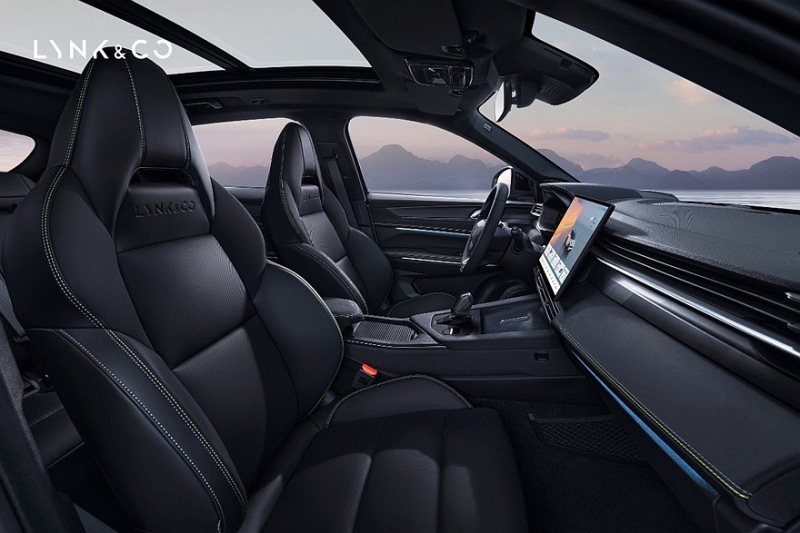 Обновлённый кроссовер Lynk & Co 01: теперь с салоном, как у евроверсии