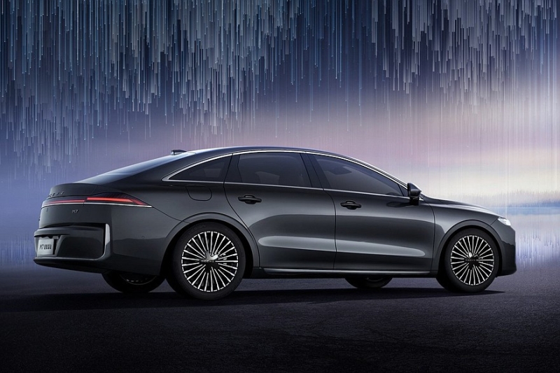 Показан большой седан Roewe M7 DMH в новом стиле от бывшего дизайнера BMW и Volkswagen