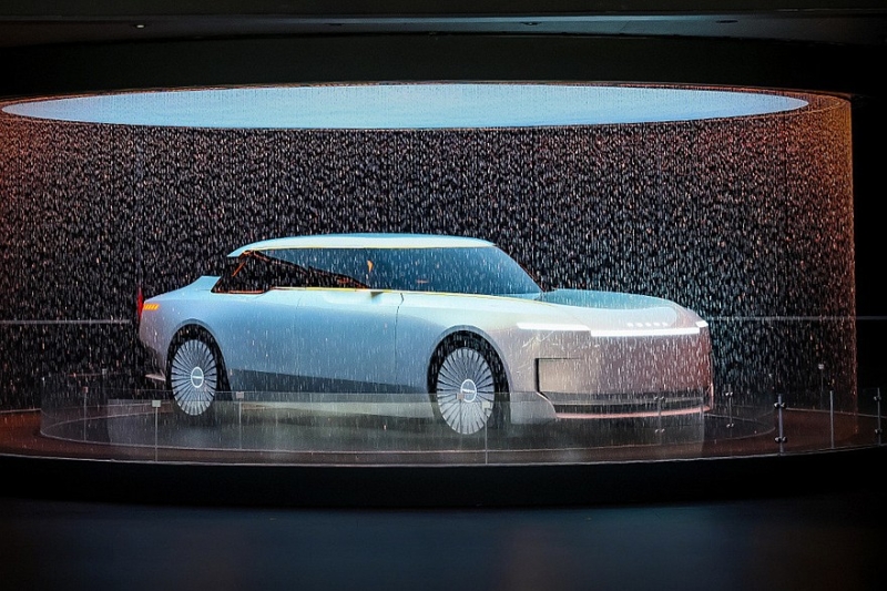 Показан большой седан Roewe M7 DMH в новом стиле от бывшего дизайнера BMW и Volkswagen