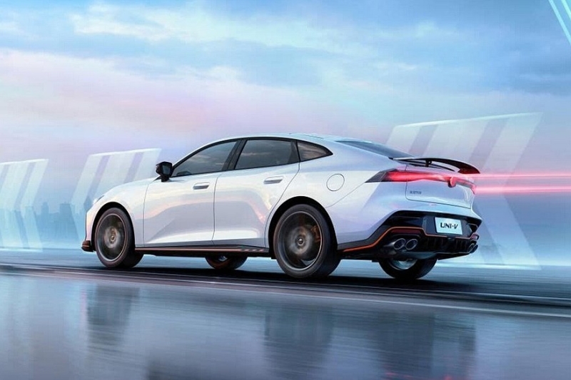 Показан Changan Uni-V с новым дизайном: лифтбек объявлен следующим поколением