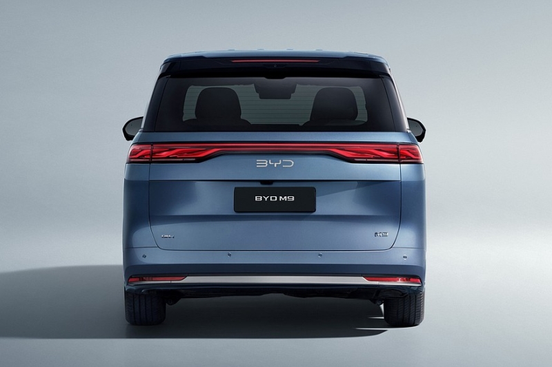 Представлен экспортный минивэн BYD M9: пока не со всеми фишками
