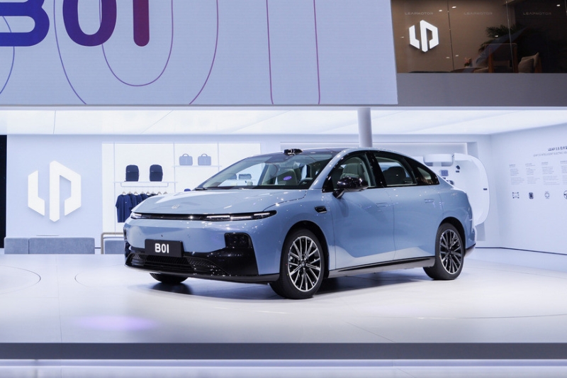 Седан B01 от марки Leapmotor, продвигаемой Stellantis, предложен с привлекательными ценами