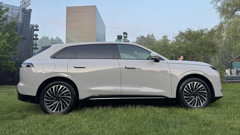 Седан Exlantix ES и кроссовер ET выходят на российский рынок, цены известны