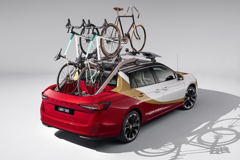 Skoda Superb превратили в пикап со сдвижной пассажирской дверью