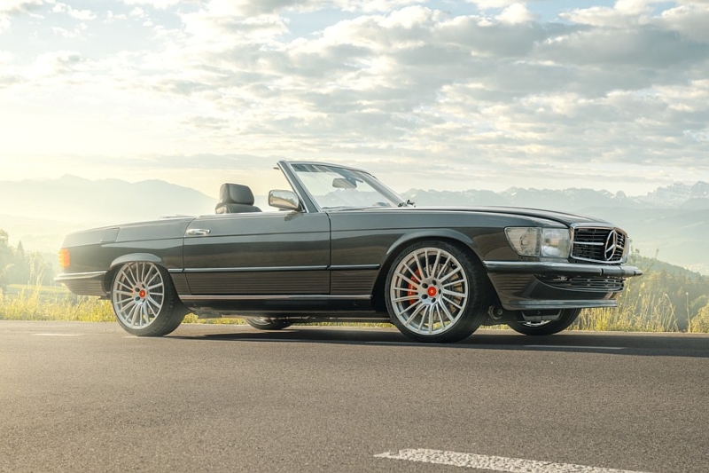Тюнеры переходят на классику: рестомод от Pogea на базе Mercedes-Benz SL поколения R107