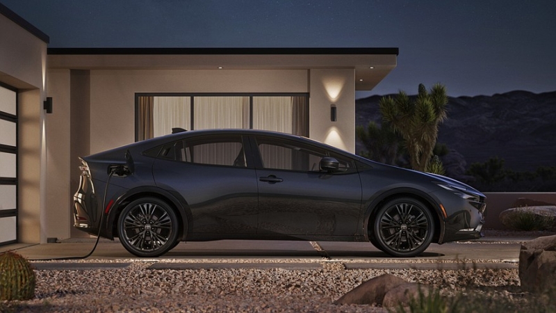 Toyota Prius отмечает четверть века в США повышением цен и тёмной версией