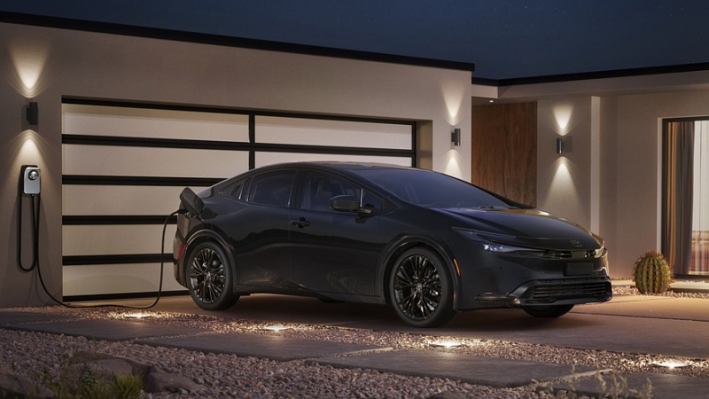 Toyota Prius отмечает четверть века в США повышением цен и тёмной версией