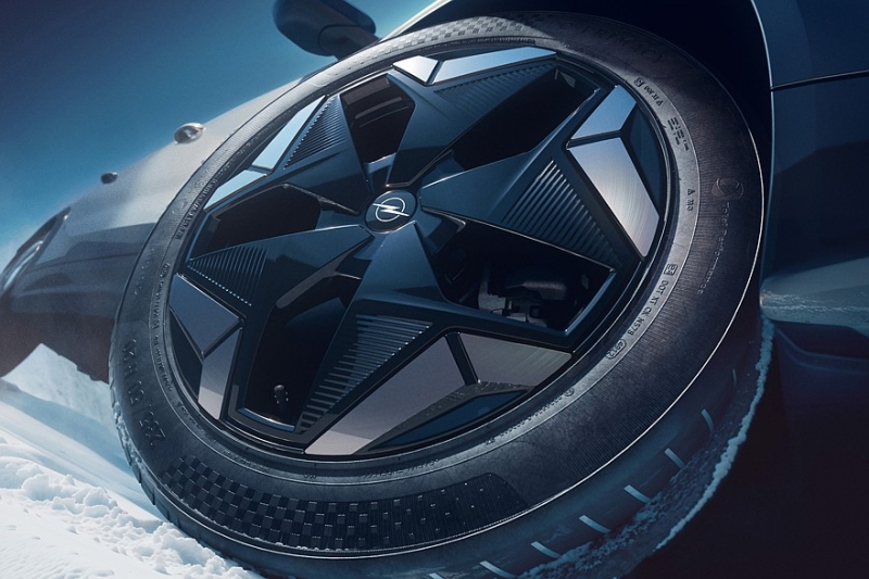 У кроссовера Opel Grandland появилась полноприводная версия