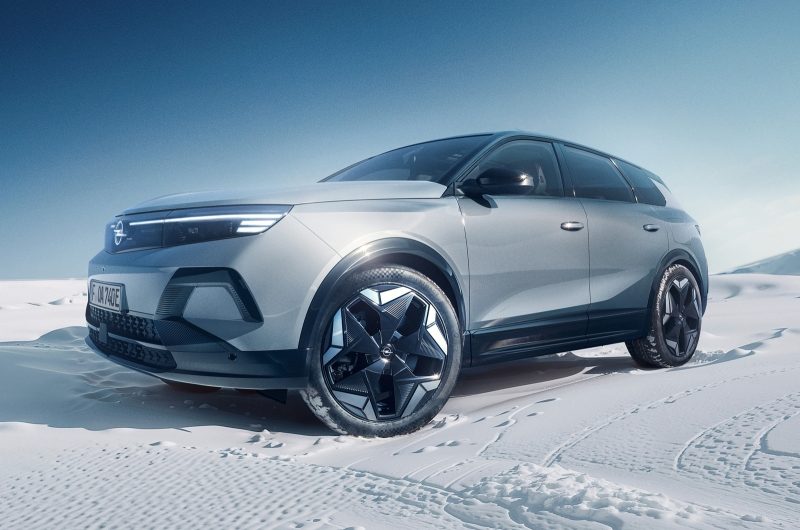 У кроссовера Opel Grandland появилась полноприводная версия