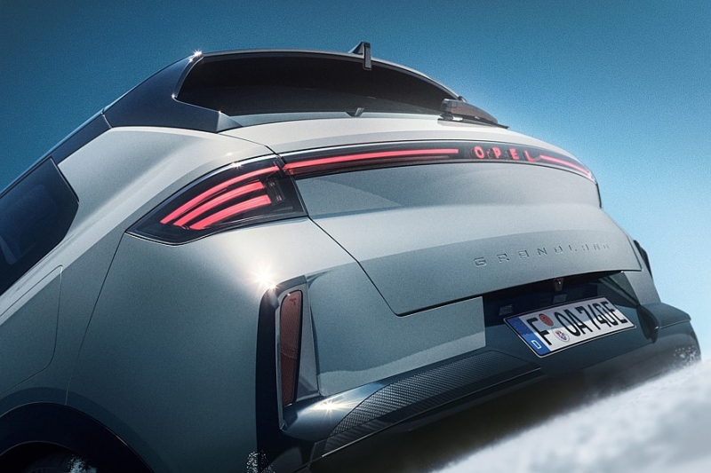 У кроссовера Opel Grandland появилась полноприводная версия