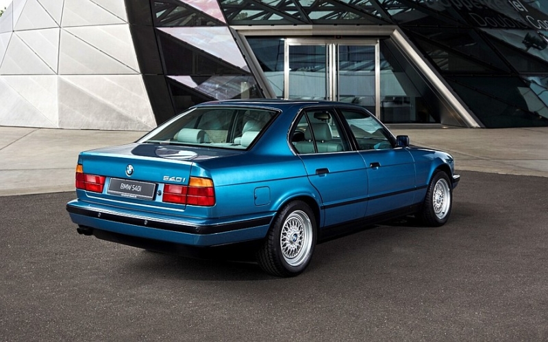 В память о былой изящности: BMW посвятила спецверсию новой «пятёрки» поколению E34