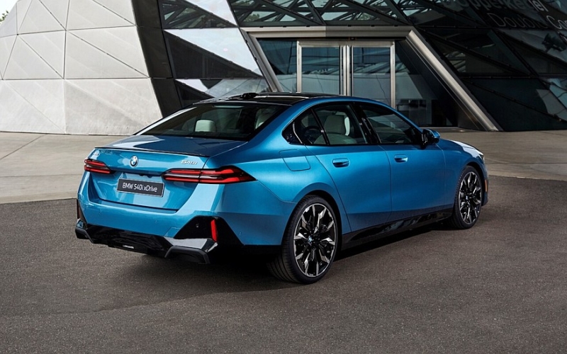 В память о былой изящности: BMW посвятила спецверсию новой «пятёрки» поколению E34