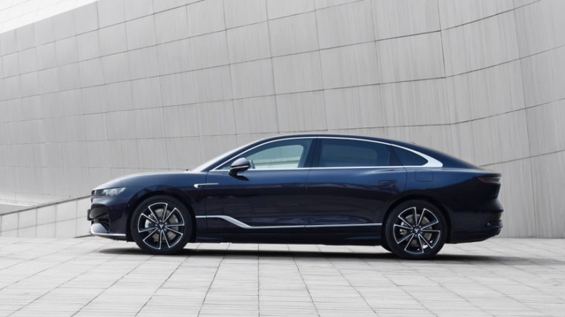 Выпуск роскошного гибридного седана Voyah Passion наладят на российском заводе