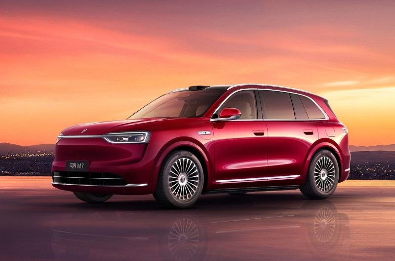 AITO M7 второго поколения показался на первых фотографиях перед скорой премьерой