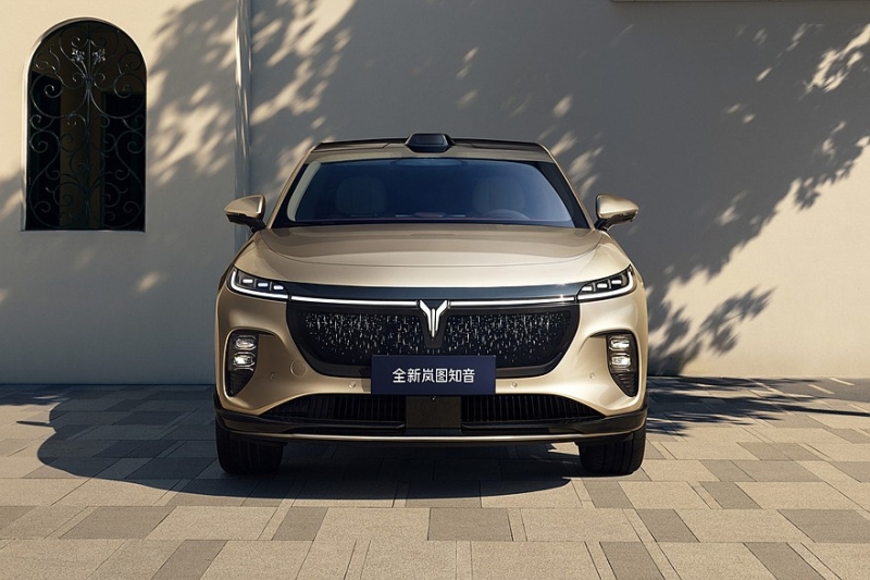 «Бюджетный» кроссовер Voyah Courage показал новый интерьер