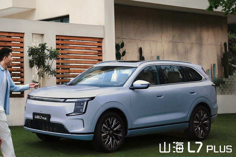 Большой кроссовер Jetour Shanhai L7 Plus готовится к старту продаж: показан интерьер