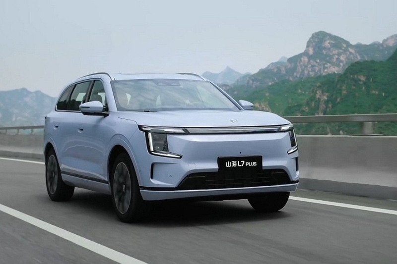 Большой кроссовер Jetour Shanhai L7 Plus готовится к старту продаж: показан интерьер