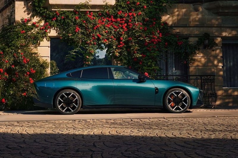 Эффектный Xpeng P7 нового поколения готов к премьере: лифтбек вместо седана