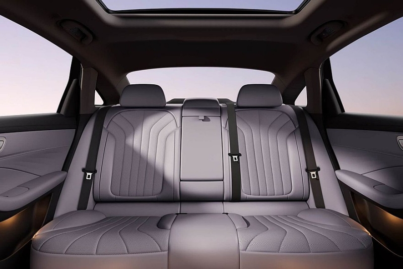 Флагманский седан Roewe M7 с дизайном от бывшего стилиста BMW и VW: рассекречен интерьер