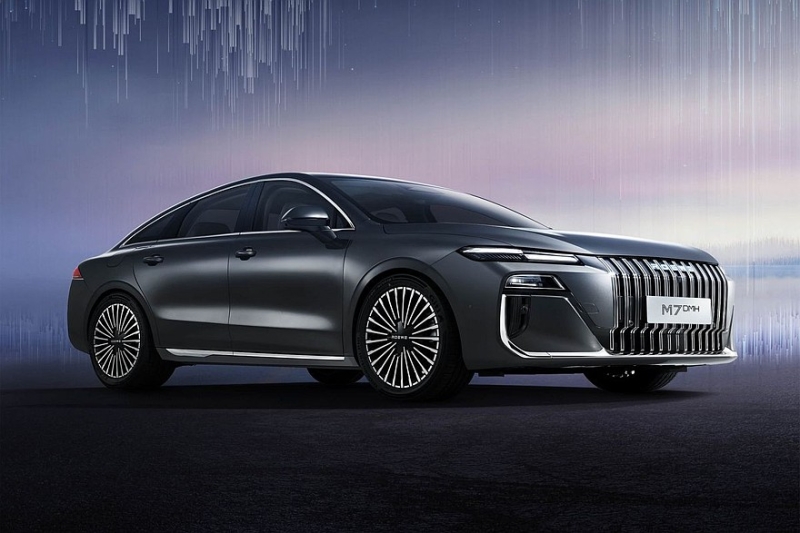 Флагманский седан Roewe M7 с дизайном от бывшего стилиста BMW и VW: рассекречен интерьер