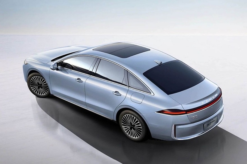 Флагманский седан Roewe M7 с дизайном от бывшего стилиста BMW и VW: рассекречен интерьер