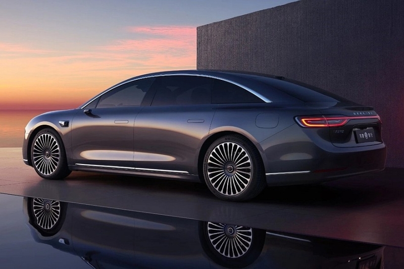 Huawei расширяет автобизнес: показаны универсал Stelato и первенец совместного бренда с SAIC