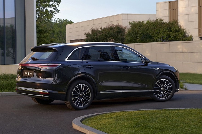 Huawei расширяет автобизнес: показаны универсал Stelato и первенец совместного бренда с SAIC