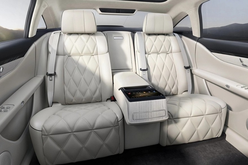 Huawei расширяет автобизнес: показаны универсал Stelato и первенец совместного бренда с SAIC