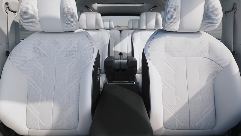 К выходу на рынок готовится флагманский кроссовер Zeekr 9X: салон и подробности о технике