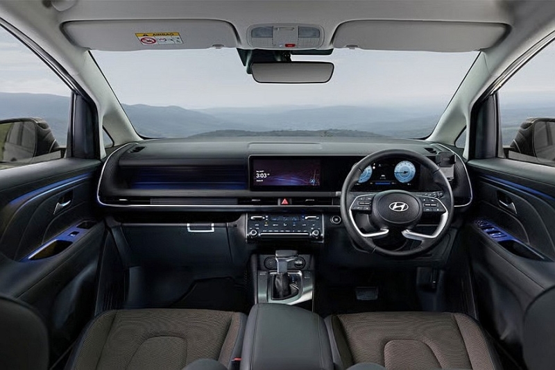 Компактвэн Hyundai Stargazer и его кросс-версия стали брутальнее после рестайлинга