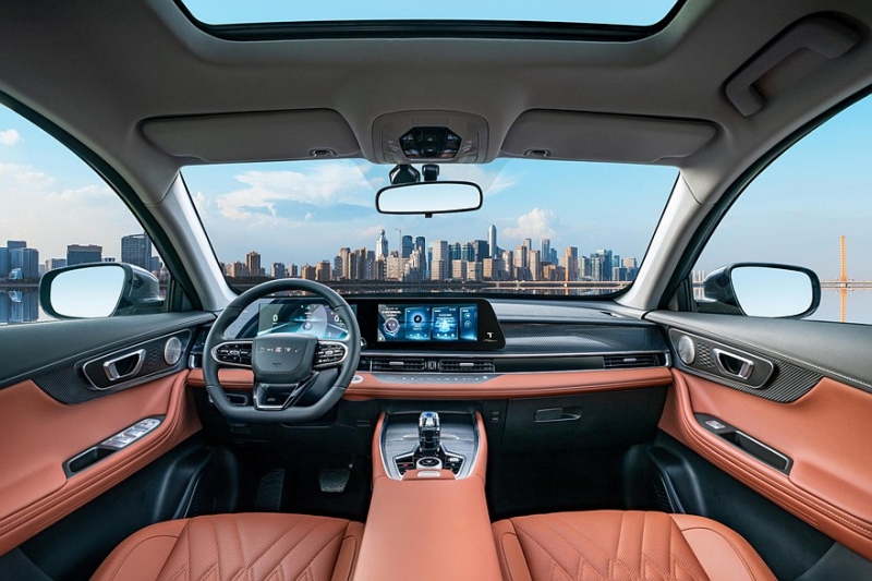 Кроссовер Omoda C7, который недавно стартовал в РФ, превратился в новый Chery Tiggo 7 Plus