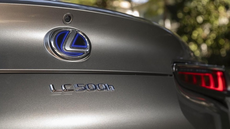 Lexus LC 500 лишился гибридной версии и получил исполнение Inspiration