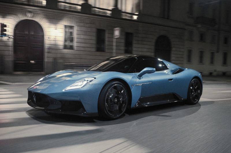 Maserati MCPura: роль нового суперкара исполнил MC20 с поправками во внешности и салоне
