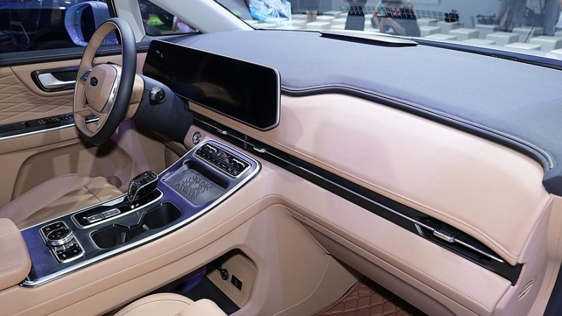 На заводе в Татарстане стартовало серийное производство минивэна Sollers SP7