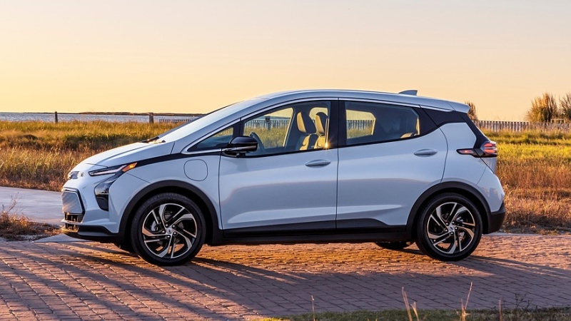 Новый бюджетный кроссовер Chevrolet Bolt будет не таким уж и новым: первые тизеры