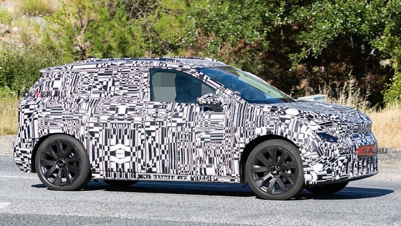 Новый компактный кроссовер Skoda Epiq проехался на камеру